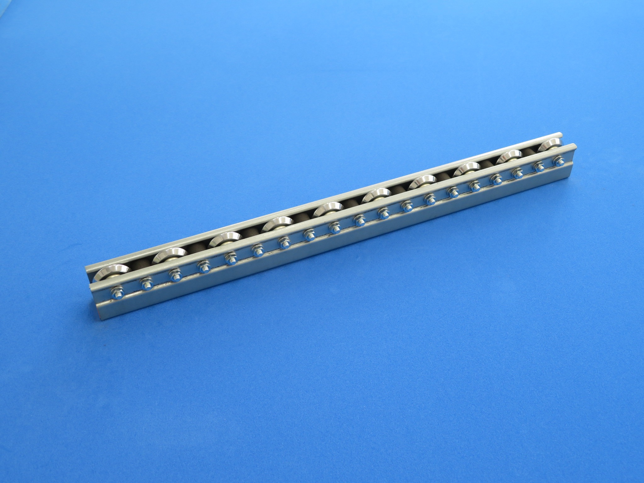 硬質クロームメッキ山形ホイールシンクルキャリア　ウレタンフォーム組み込み